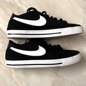 Nike Women's Black and White Sneakers